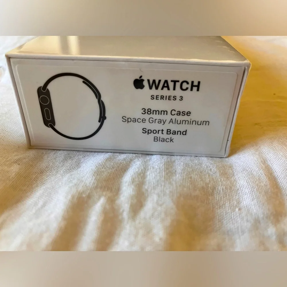 Apple Watch Series 3 38mm Space Gray Aluminum Black Sportband New sealed box